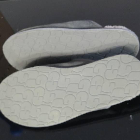 Mens UGG slippers size 8 - Picture 3 of 4